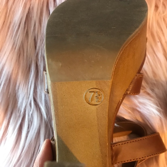 Mossimo  strappy tan high heel sandals - Picture 4 of 6